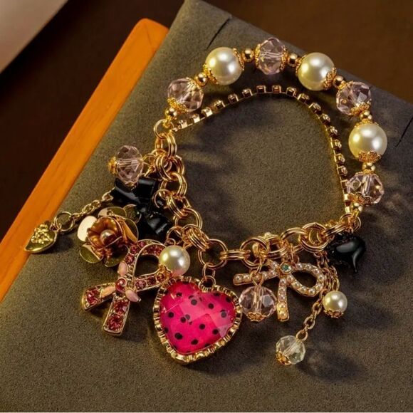 ♥️ Betsey Johnson stunning novelty charm bracelet ♥️ - Picture 7 of 7